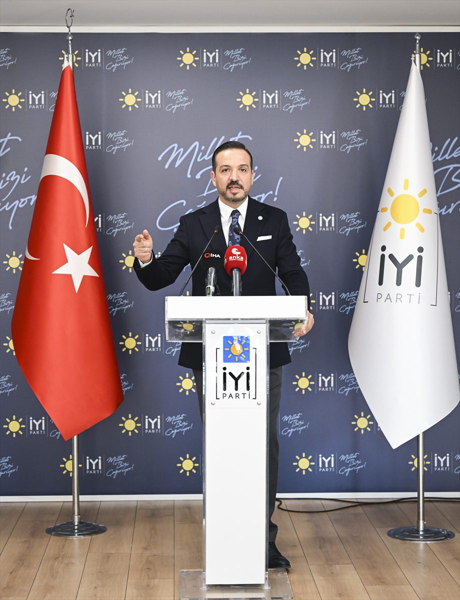 İYİ Parti Sözcüsü Kürşad Zorlu basın toplantısı düzenledi: