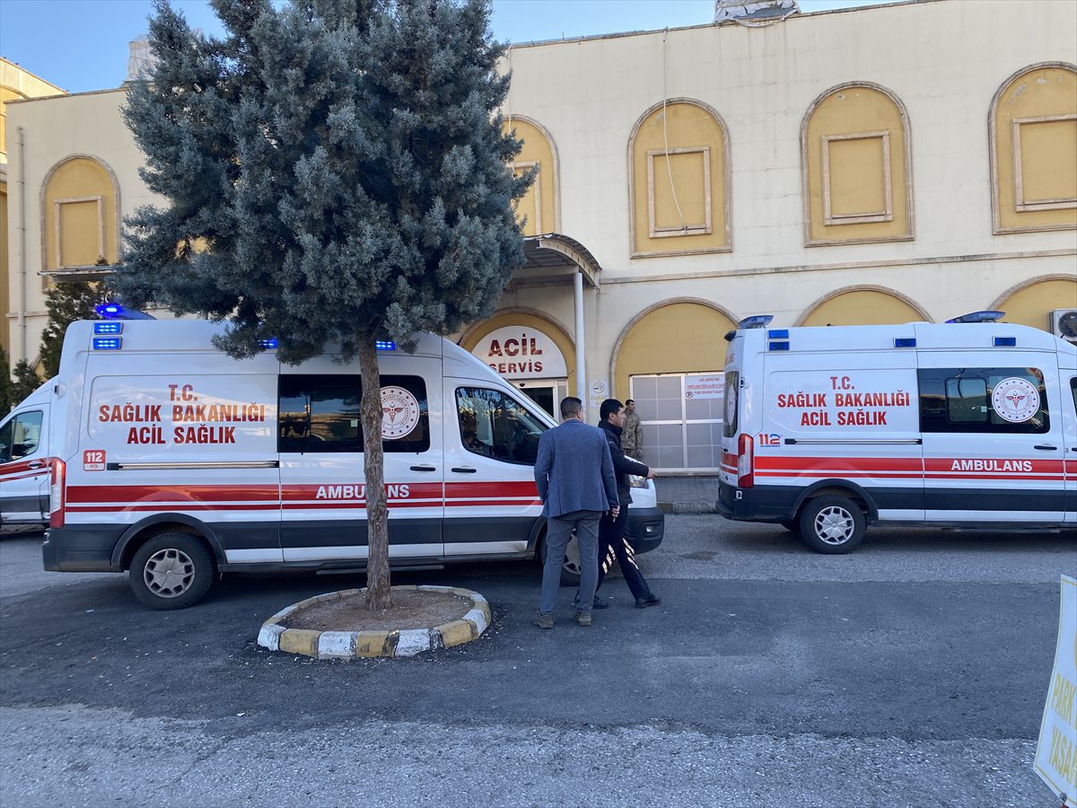 GÜNCELLEME – Mardin'de minibüs devrildi, 6 kişi öldü, 5 kişi yaralandı