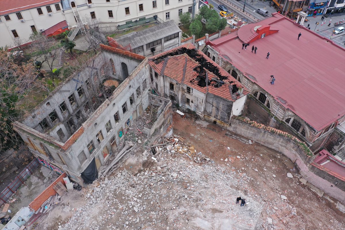 GÜNCELLEME 2 – Surp Pırgiç Ermeni Katolik Kilisesi'ndeki yangın