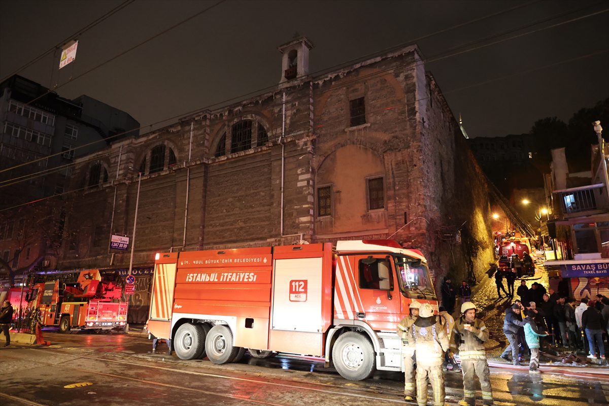 GÜNCELLEME – Surp Pırgiç Ermeni Katolik Kilisesi'ndeki yangın