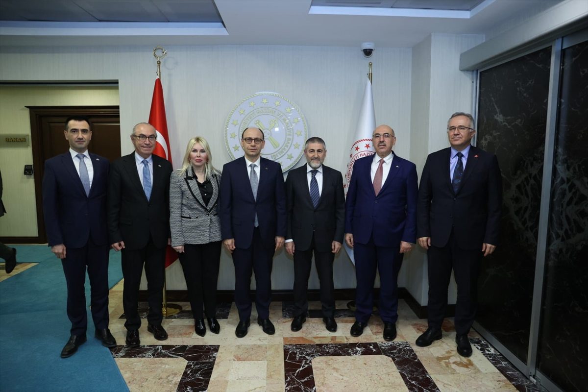 Üniversite Hastaneleri Birliği Derneğinden Bakan Nebati'ye teşekkür ziyareti