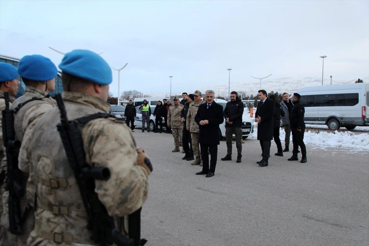 Erzincan'dan deprem bölgesine komandolar gönderildi