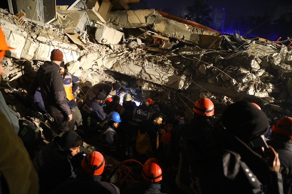 Hatay'da depremin 90. saatinde mucizenin adı 10 yaşındaki Hilal oldu