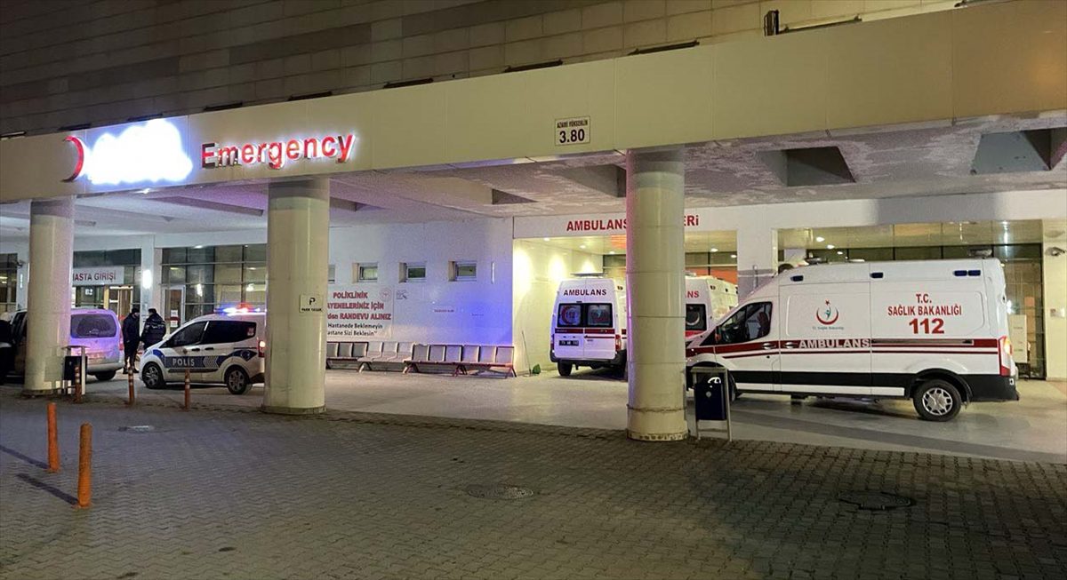 Kırıkkale'de gaz zehirlenmesi şüphesiyle 13 kişi hastaneye kaldırıldı