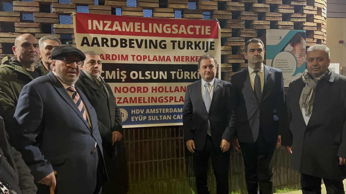 Lahey Büyükelçisi Ünal, depremzedeler için yardım toplayan Hollanda'daki Türklerle bir araya geldi