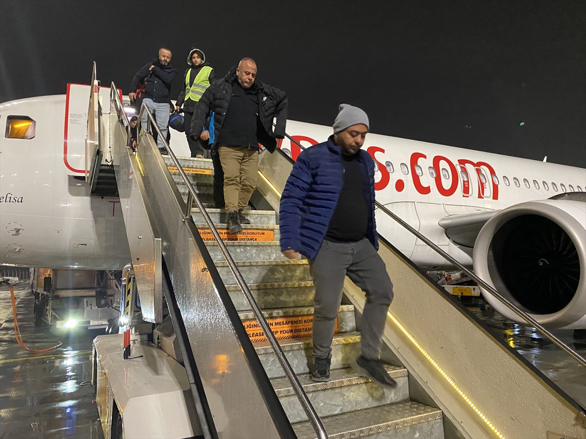 Onarılan Hatay Havalimanı'ndan kalkan Pegasus uçağı İstanbul’a indi