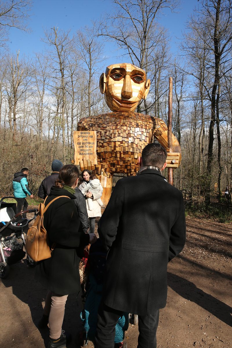 Ormanya’ya gelen ziyaretçiler, doğanın sesini akustik ortamda dinliyor
