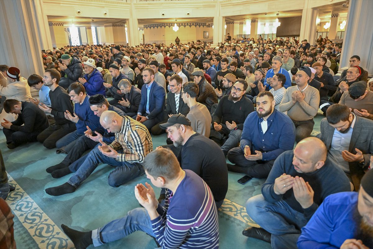 Rusya'daki camilerde “asrın felaketi”nde vefat eden ve yaralananlar için dua edildi