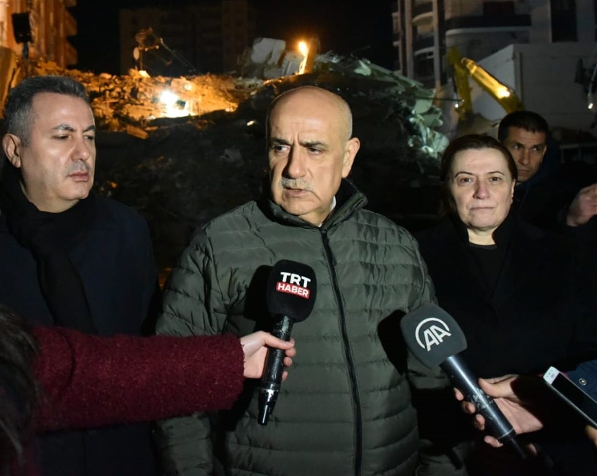 Tarım ve Orman Bakanı Kirişci, Adana'da deprem bölgesinde incelemelerini sürdürdü: