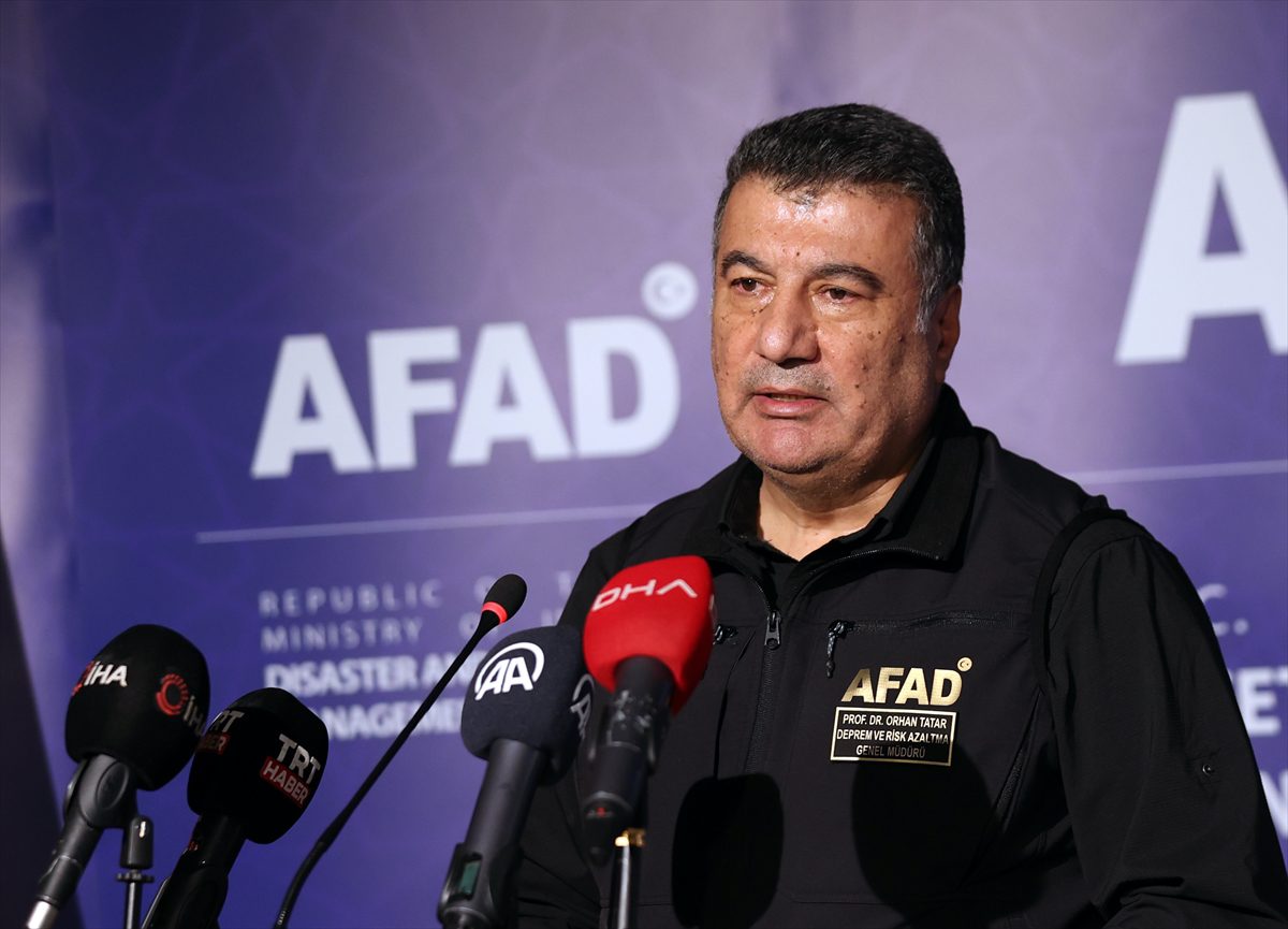 AFAD Deprem ve Risk Azaltma Genel Müdürü Tatar 110 köyün tahliye edildiğini açıkladı