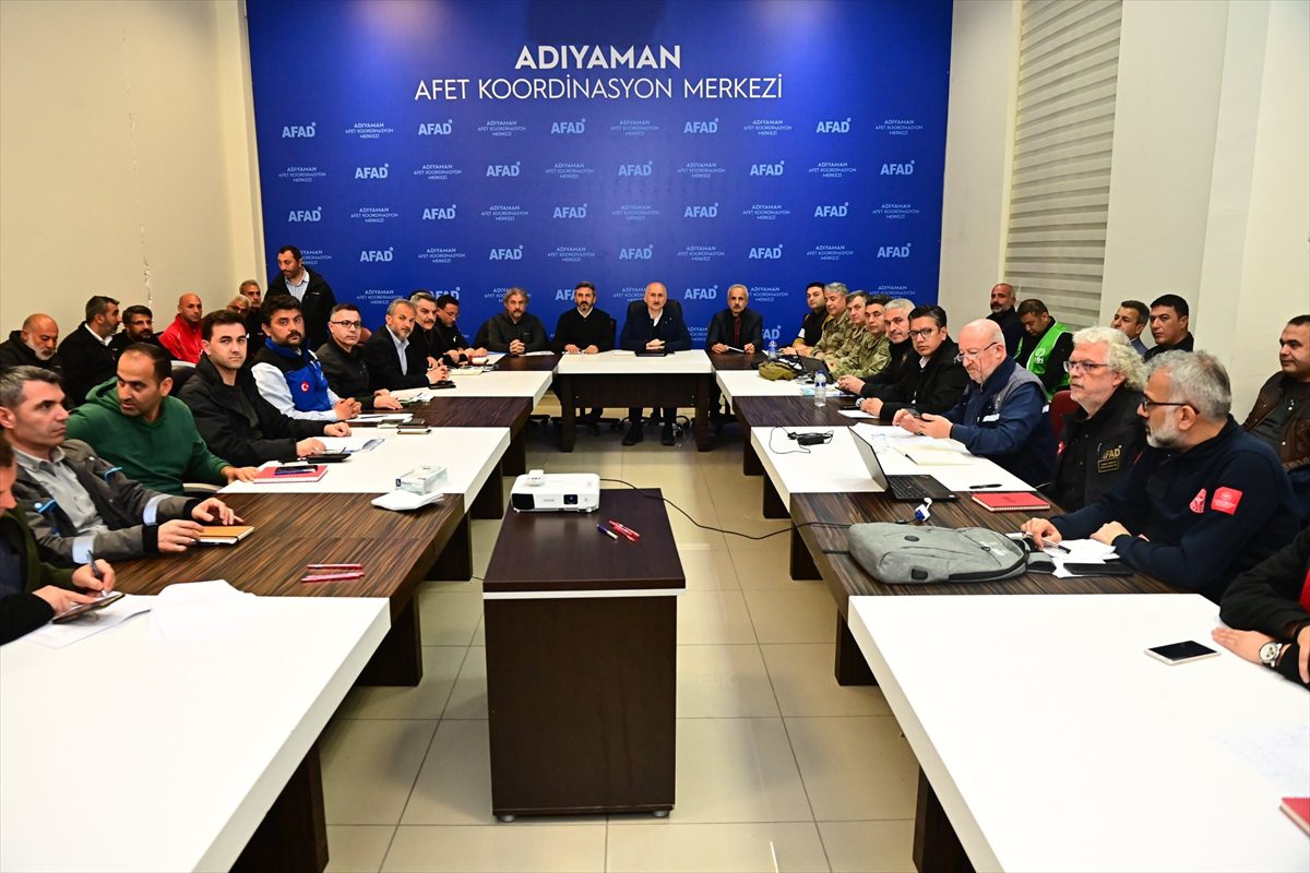 Bakan Karaismailoğlu Adıyaman'da afet koordinasyon toplantısı gerçekleştirdi