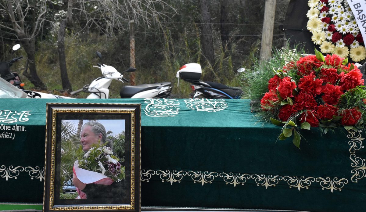 Emekli tiyatrocu Kazım Akşar, Muğla’da son yolculuğuna uğurlandı