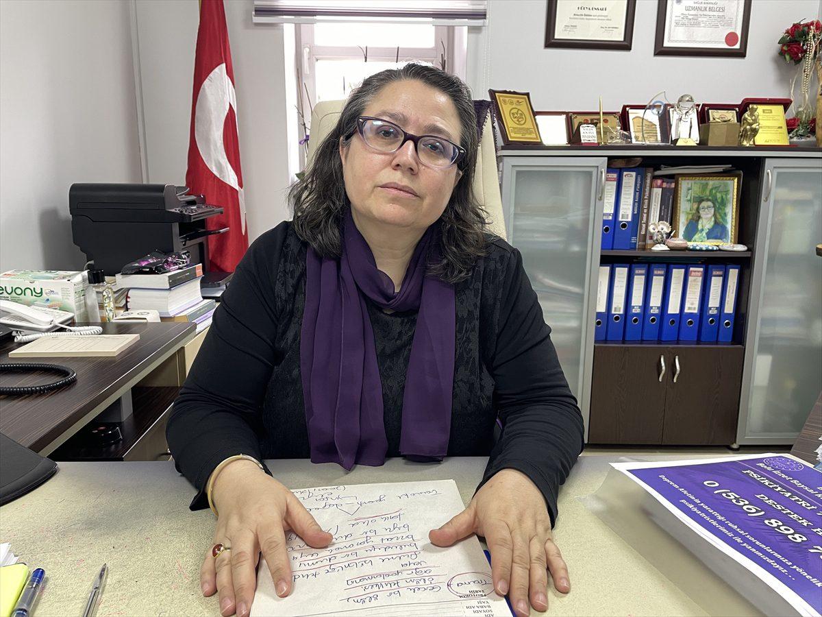 Enkazdaki depremzedelere  “psikolojik ilk yardım” yapiliyor