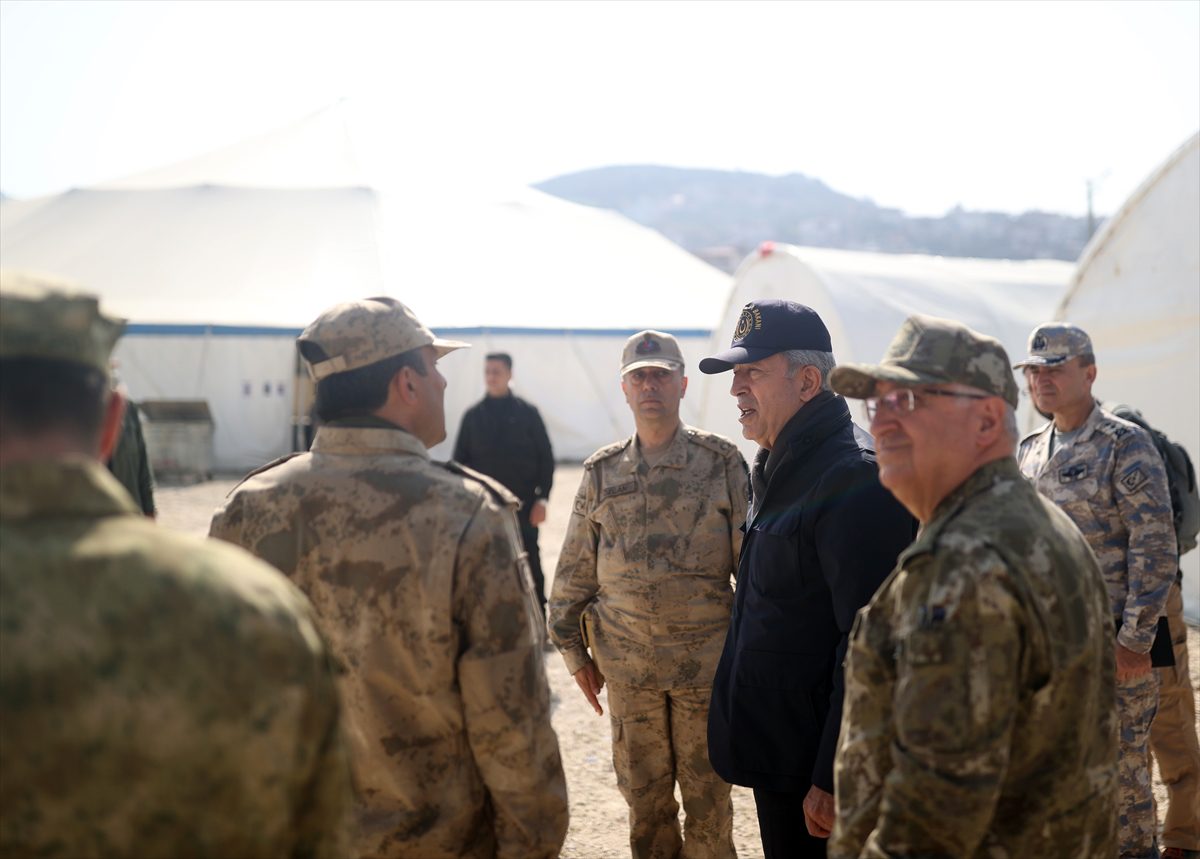 Milli Savunma Bakanı Akar, Hatay’da çadır kent ve Mehmetçik Okulu’nu ziyaret etti: