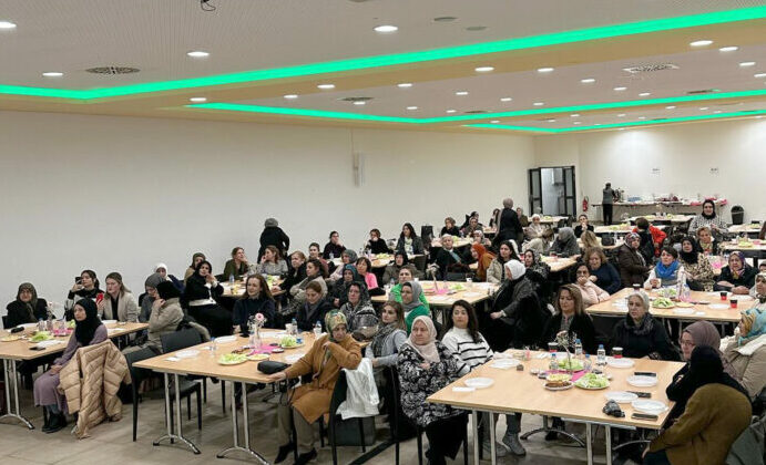 Aachen’da “Meme Kanseri” konulu konferans verildi