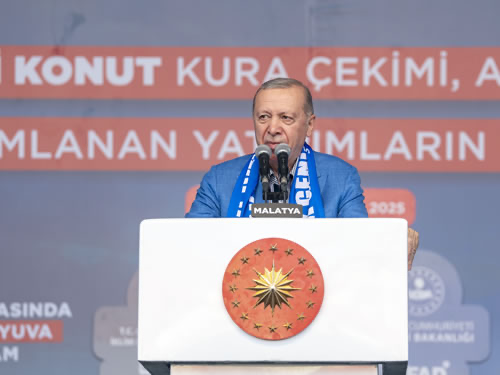 Bugün itibarıyla deprem bölgesindeki her 3 hak sahibi vatandaşımızdan 2’sini yeni yuvasına kavuşturmuş oluyoruz