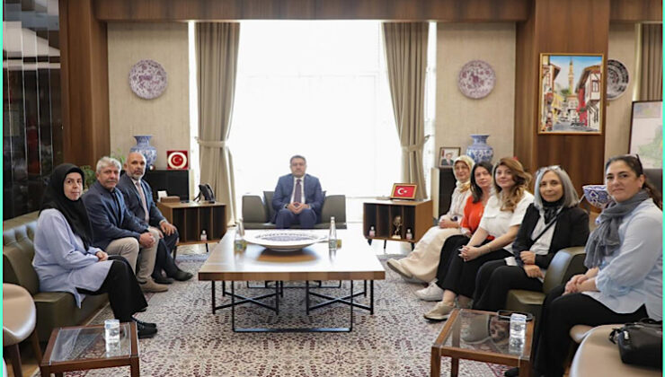 Kütahya Valisi Musa Işın, Frankfurt Türk Kültür Merkezi Çini Kursu Katılımcılarını Kabul Etti