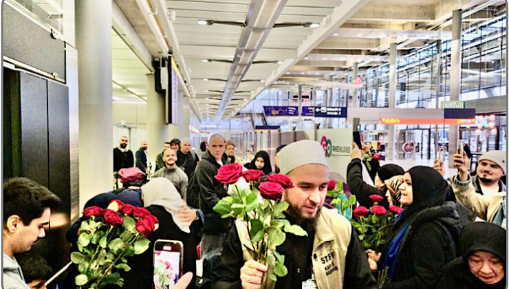 Sonbahar Tatili Umrecileri Dualarla Yurda Döndü