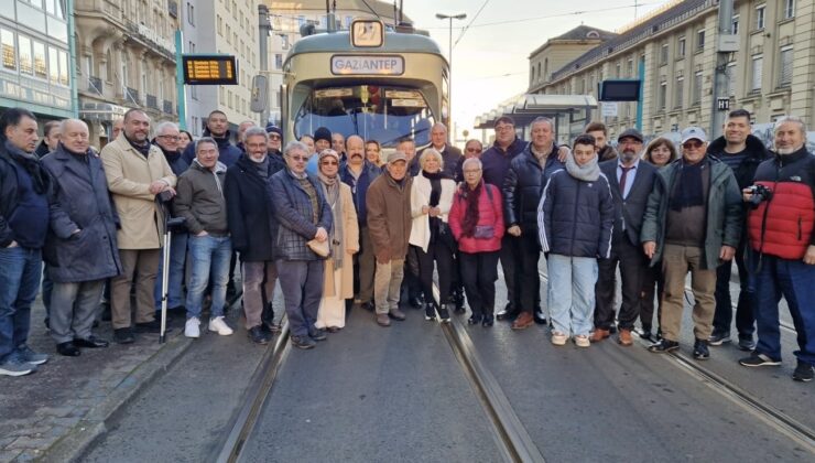 Gaziantepliler, Geleneksel Tramvay Turunda Çiğ Köfte Keyfi Yaşadı