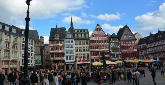 “Almanya inşa ettiği bu yeni duvarını da yıkmalıdır. Tarih bunu bekliyor.”