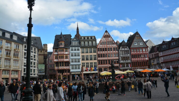“Almanya inşa ettiği bu yeni duvarını da yıkmalıdır. Tarih bunu bekliyor.”