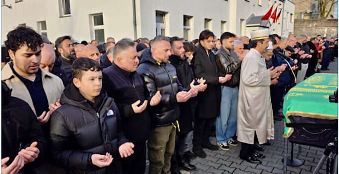 DİTİB teşkilatının kurucu öncülerinden Mehmet Yıldırım son yolculuğuna dualarla uğurlandı