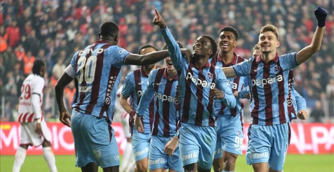 Trabzonspor, Samsunspor deplasmanında 3 golle maçı aldı