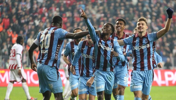 Trabzonspor, Samsunspor deplasmanında 3 golle maçı aldı