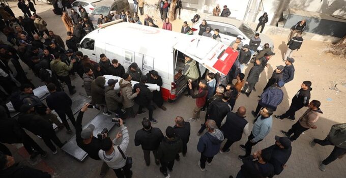 İsrail’in ateşkesi ihlal ettiği Gazze’ye saldırılarında 12 Filistinli hayatını kaybetti