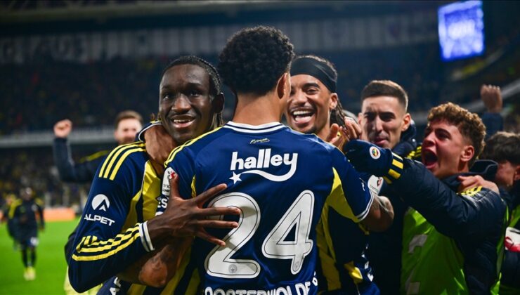 Fenerbahçe üç puanı uzatmalarda kazandı