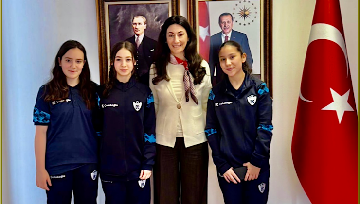 Genç Eskrimcilerden Madrid Büyükelçiliği’ne Moral Ziyareti