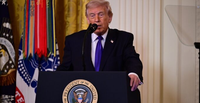 Trump, İran’ın ‘Pek çok askeri liderinin’ gece yarısı saldırısıyla öldürüldüğünü duyurdu