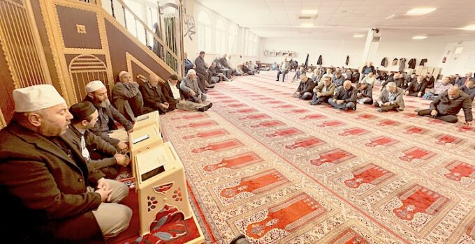 Dietzenbach Fatih Camii’nde Görkemli Uğurlama Merasimi
