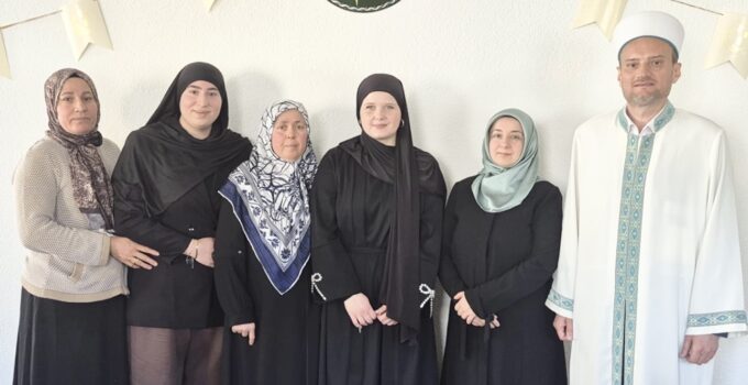 Müslümanlığı Seçenlerin Sayısı Artıyor: Alman Genç Kadın Herborn’da İslam’la Şereflendi