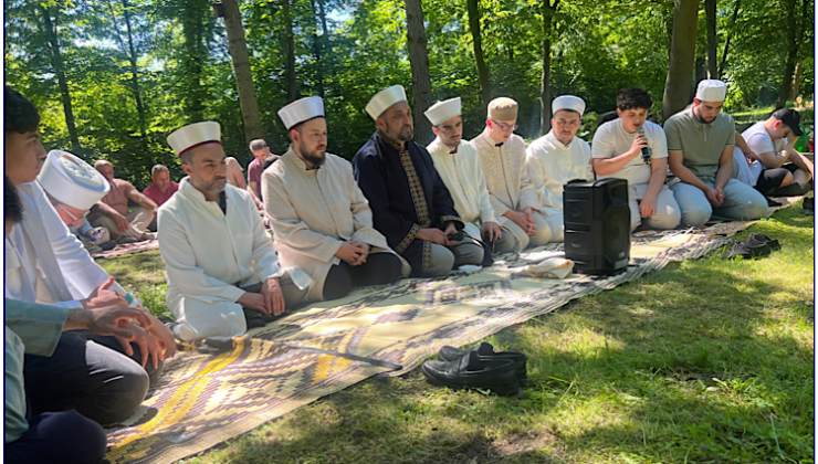 Köln’de Müslümanlar Mezarlıklara Koştu!..