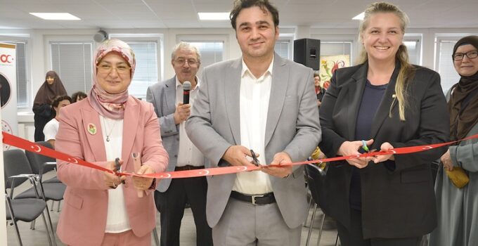 Frankfurt Türk Kültür Merkezi’nde Muhteşem Çini Sanatı ve Ney Dinletisi