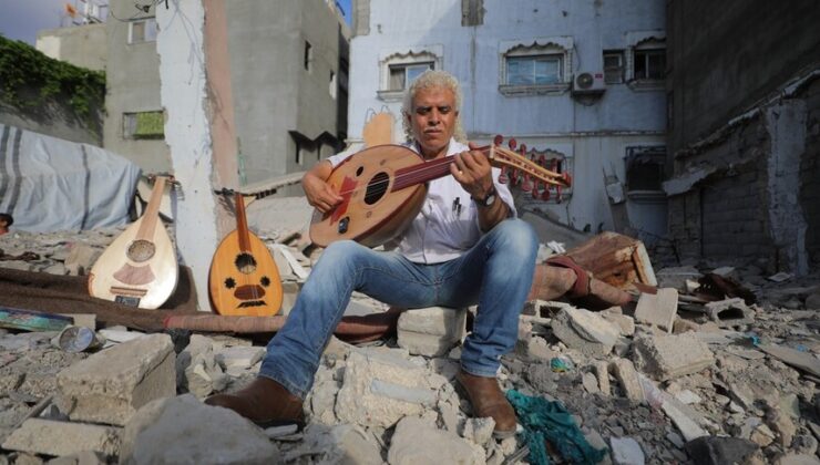 Gazzeli sanatçı Ebu Şaviş, müzik aletlerini onararak savaşla kırılan umutları yeşertiyor