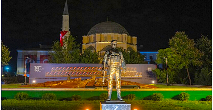Ülke genelindeki camilerde sela okundu, sabah namazında dualar edildi