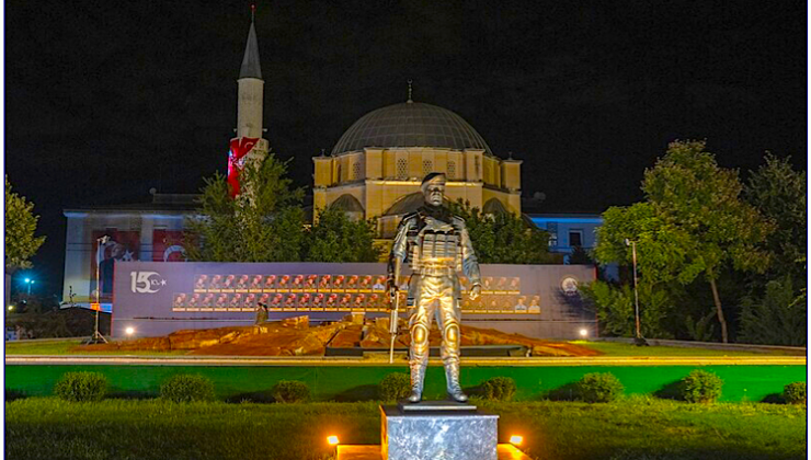 Ülke genelindeki camilerde sela okundu, sabah namazında dualar edildi