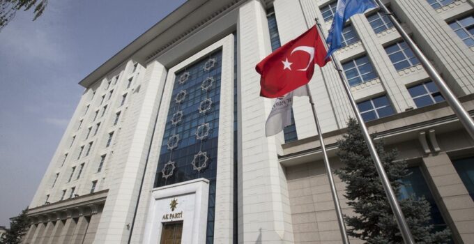 Çeyrek asrı geride bırakan AK Parti, yeni yaşını kutlamaya hazırlanıyor