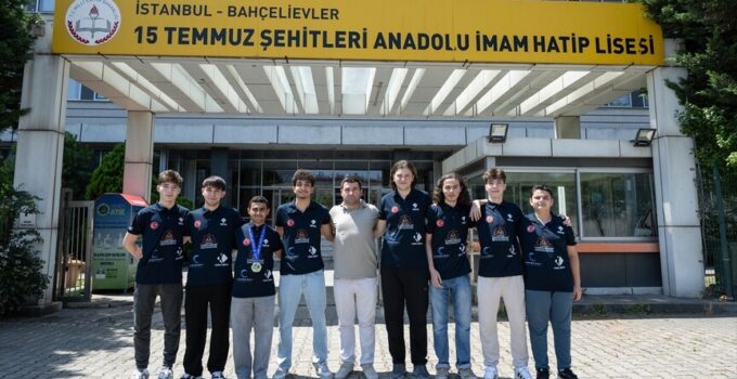 İmam hatip liseliler Kanada’daki robotik yarışmalarından 4 dünya derecesiyle döndü