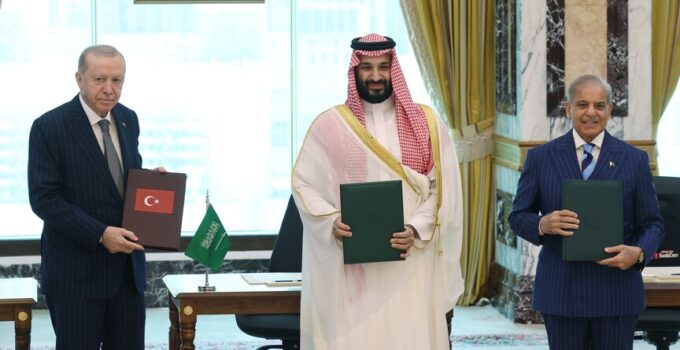 Türkiye, Suudi Arabistan ve Pakistan Ortak Savunma Anlaşması imzaladı
