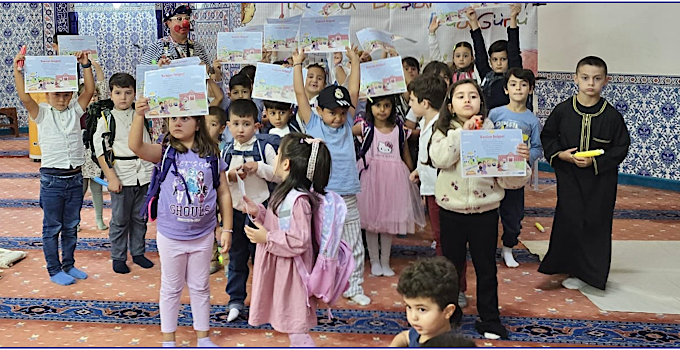 Minikler Okula Cami’den Dualarla Uğurlandı