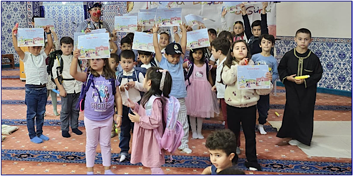 Minikler Okula Cami’den Dualarla Uğurlandı