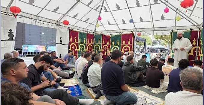 Almanya Demokrasisinin Beşiği Paulskirche’nin Bulunduğu Meydanda Tarihi Cuma Namazı