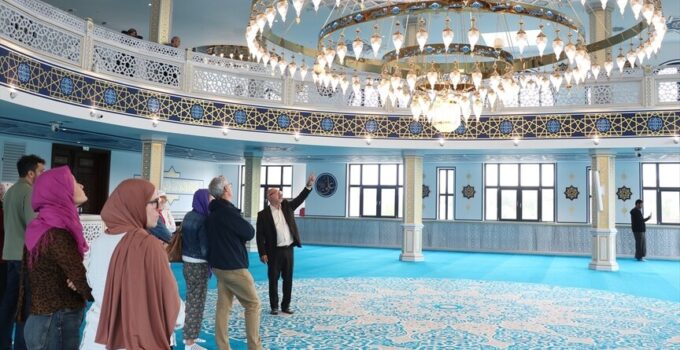 Fransa’da Eyüp Sultan Camisi, Avrupa Miras Günleri kapsamında kapılarını ziyaretçilere açtı