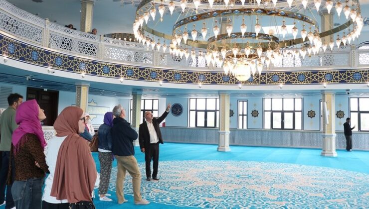 Fransa’da Eyüp Sultan Camisi, Avrupa Miras Günleri kapsamında kapılarını ziyaretçilere açtı
