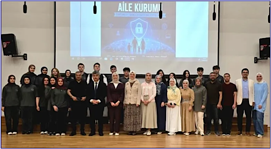 Gençler dijital güvenlik için ailelerine rehberlik etmeye hazırlanıyor