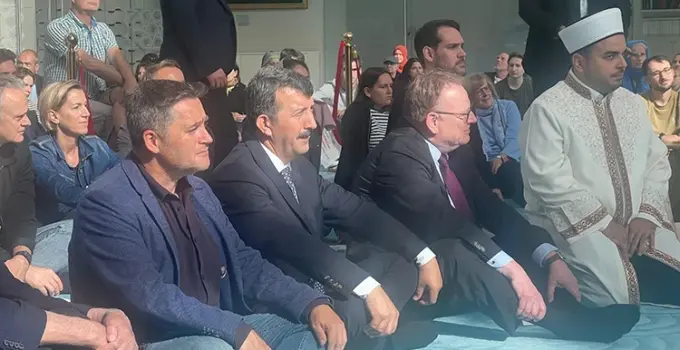 Almanya’da camiler kapılarını açtı!..