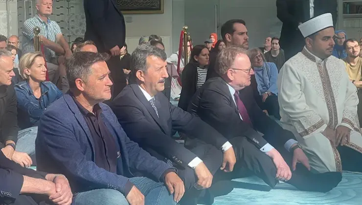 Almanya’da camiler kapılarını açtı!..